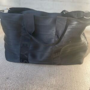 *EXCLUSIVE* First Generation Harvey’s Original SeatBelt Bag